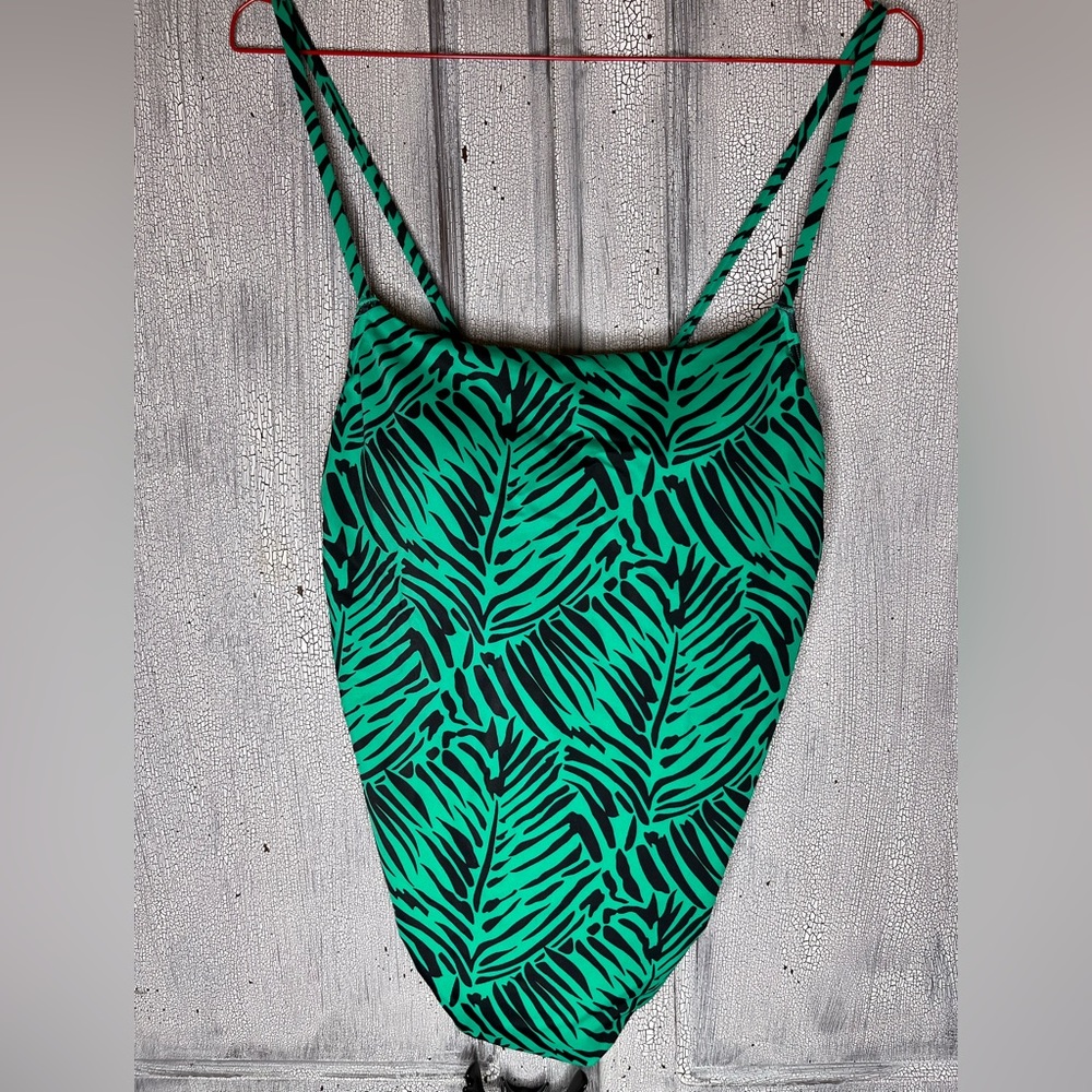 Victoria’s Secret swim suit in M